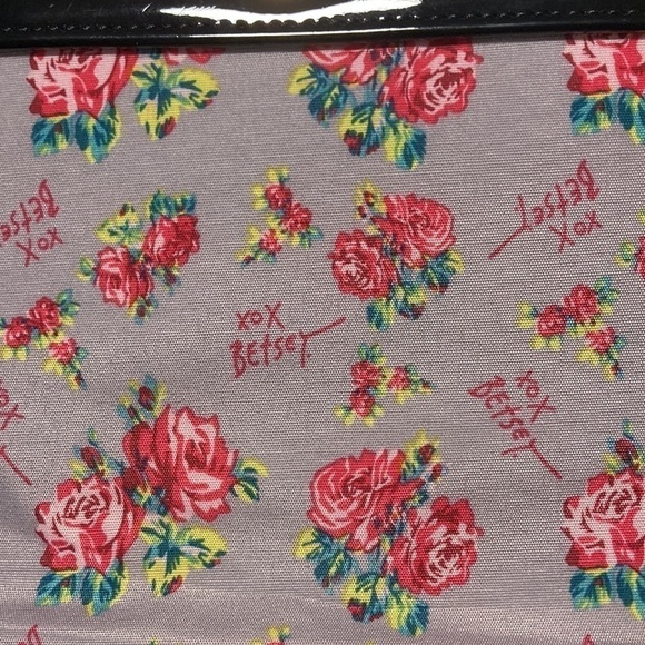 Betsey Johnson Shiny Black Shoulder Bag Heart Design - Picture 5 of 11